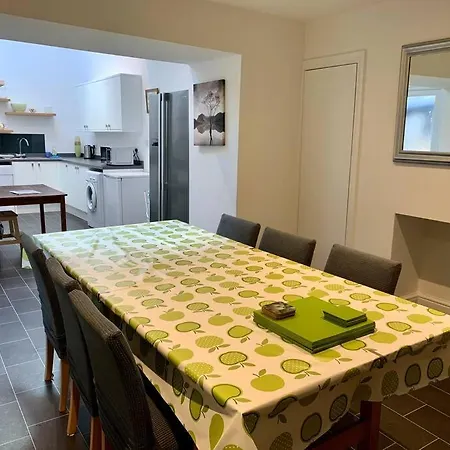 Newly Renovated 4 Bedroom House In Tatil Evi Ulverston