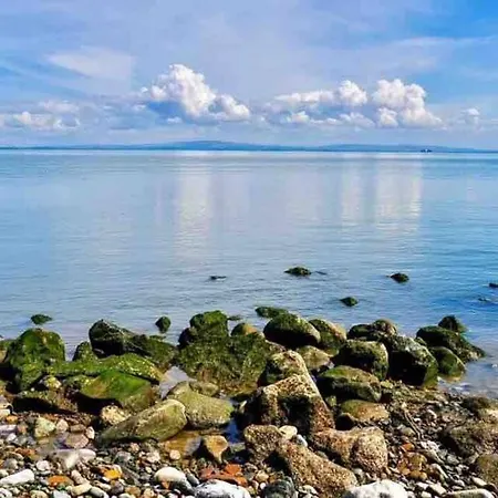 Newly Renovated 4 Bedroom House In Дом отдыха *