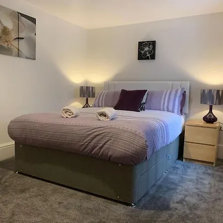 Newly Renovated 4 Bedroom House In Holiday home