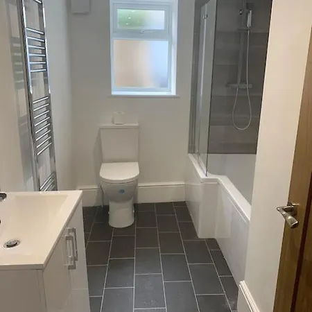 Newly Renovated 4 Bedroom House In * Улверстон