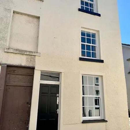 Newly Renovated 4 Bedroom House In